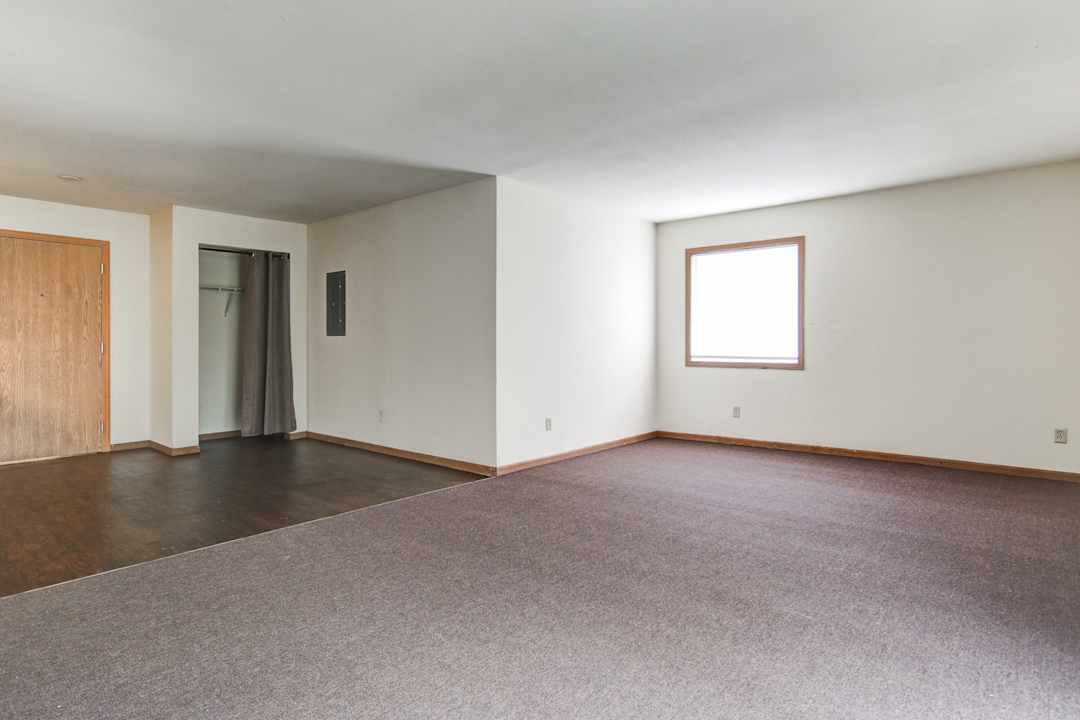 Golden Domes Apartments 1620 S 6th St Milwaukee Wi Apartments For Rent Rent Com