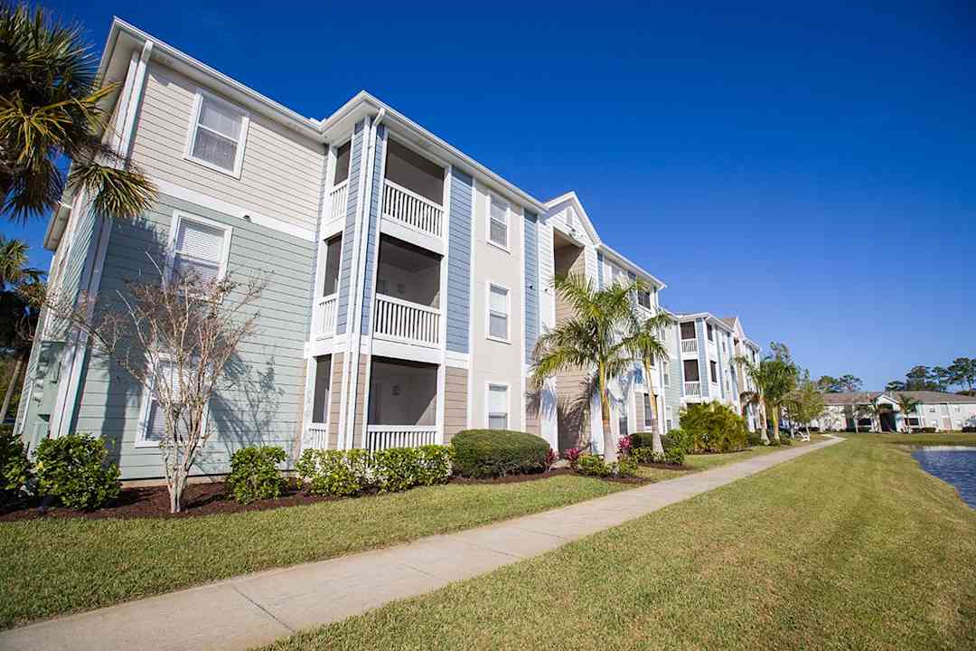 Grand Oaks At The Lake 325 Largo Circle Melbourne Fl Apartments For Rent Rent Com