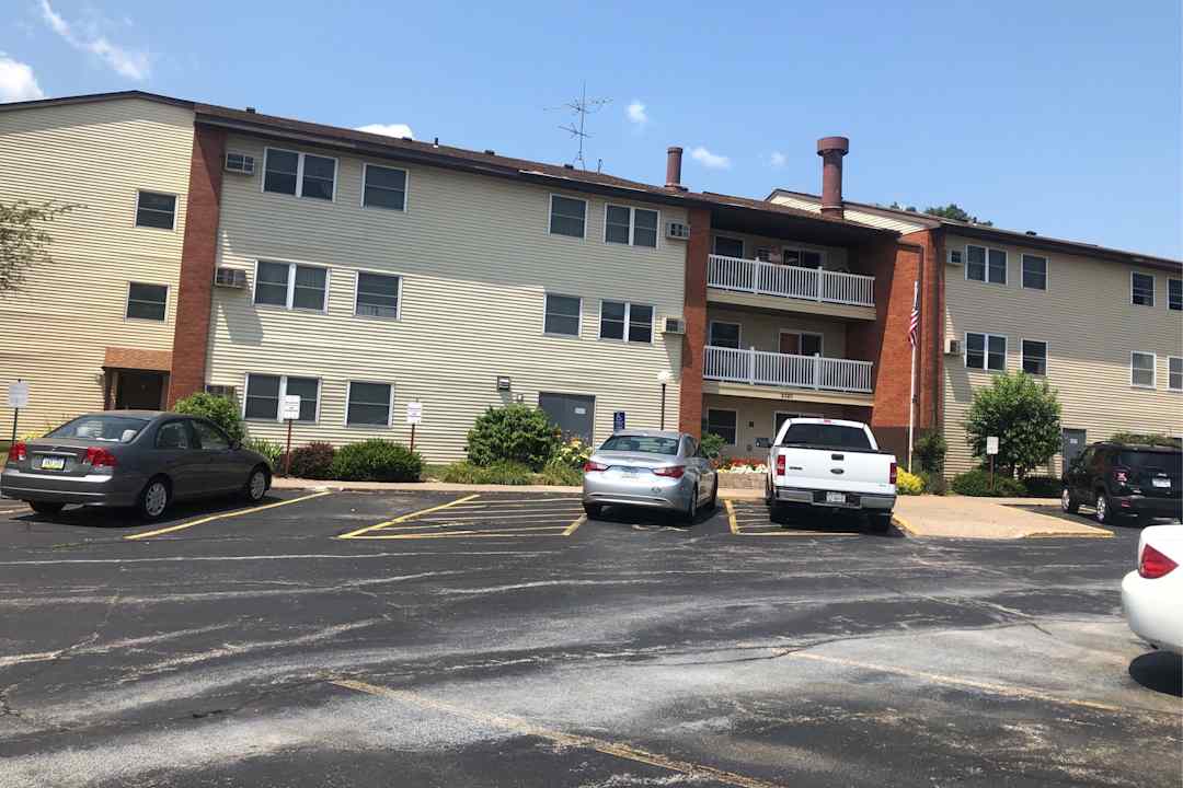 spruce hills village apartments bettendorf ia 52722