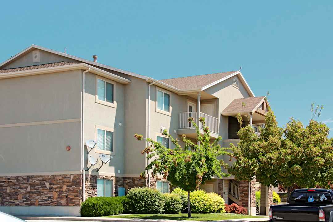 Autumn Hills Apartments 1560 N Main St Layton Ut Apartments For Rent Rent Com