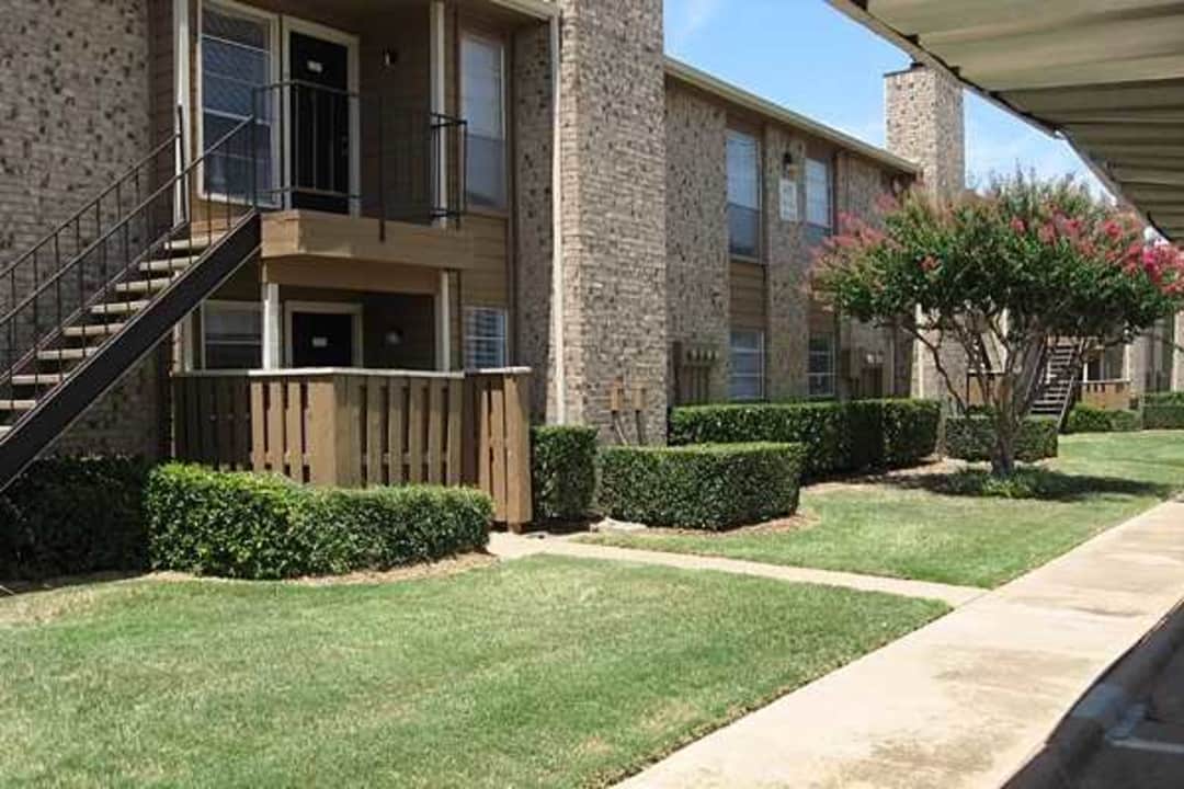 Cedar Creek Apartments - Arlington, TX 76006