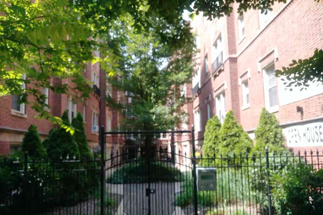 blackstone court apartments chicago il 60637