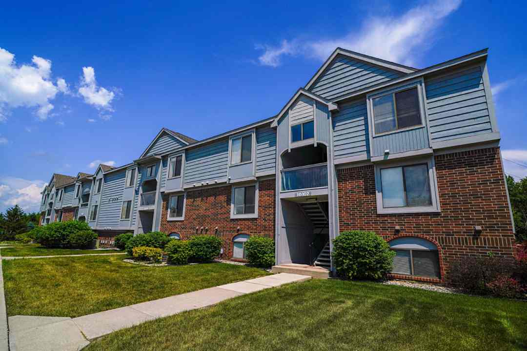 Dupont Lakes Apartments Fort Wayne, IN 46825