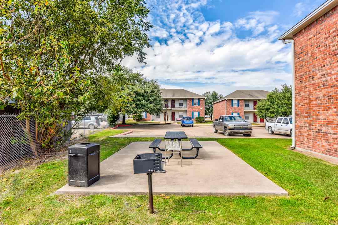 Balcones Apartments 1000 Balcones Dr College Station Tx Apartments For Rent Rent Com