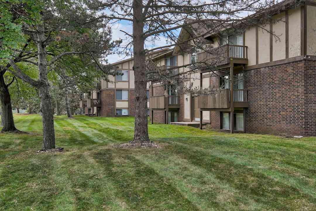 Nottingham Place Apartments 704 S Drake Rd Kalamazoo Mi Apartments For Rent Rent Com