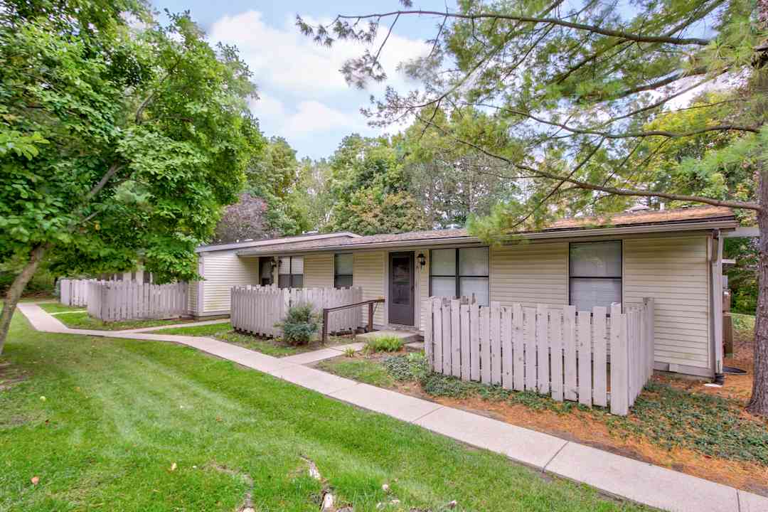 Forest View Apartments 1727 Montgomery Ct Haslett, MI Apartments