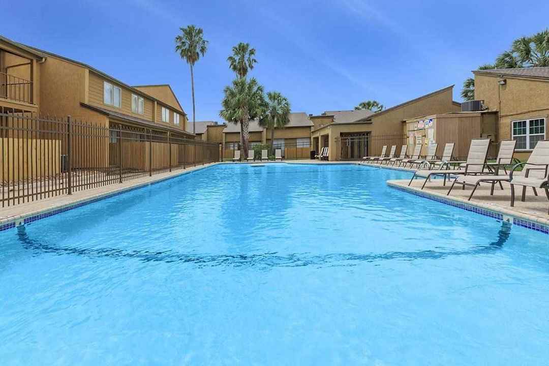 caspian apartment homes 5901 weber rd corpus christi tx apartments for rent rent com