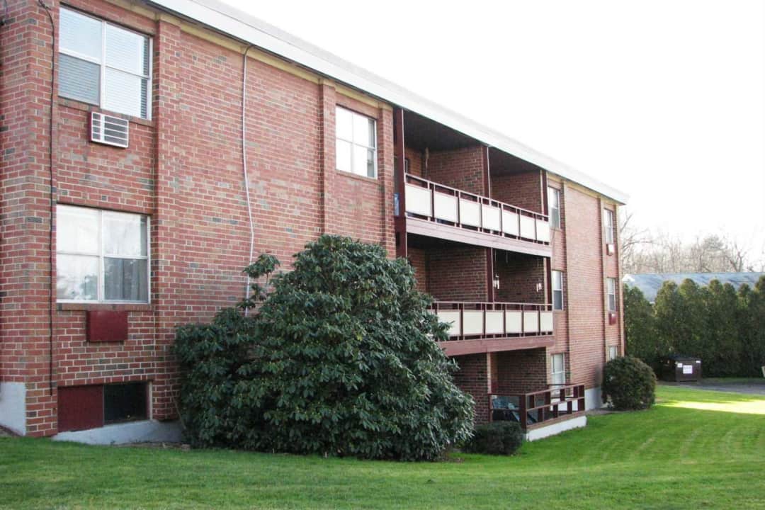 Parkview Garden Apartments - 1323 Burnside Ave East Hartford Ct Apartments For Rent Rentcom