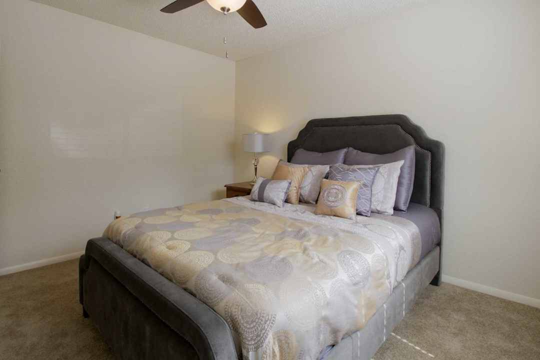 Desert Lakes Apartments - Phoenix Az 85051