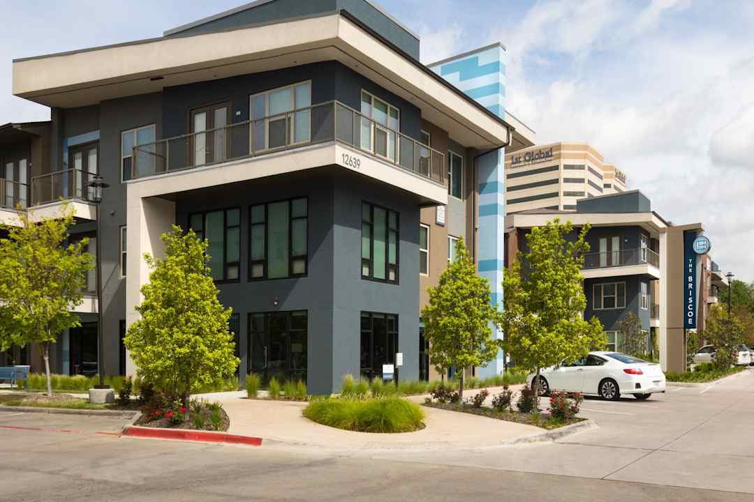 The Briscoe 12639 Coit Road Dallas Tx Apartments For Rent Rent Com