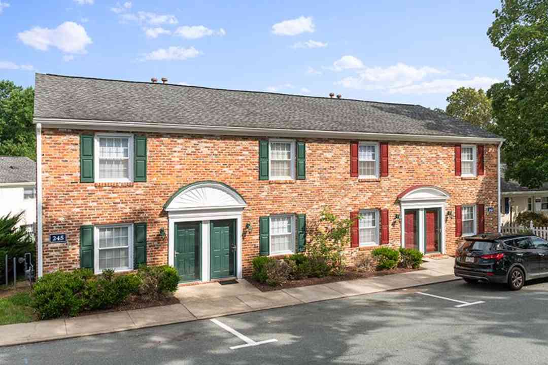 barracks west apartments