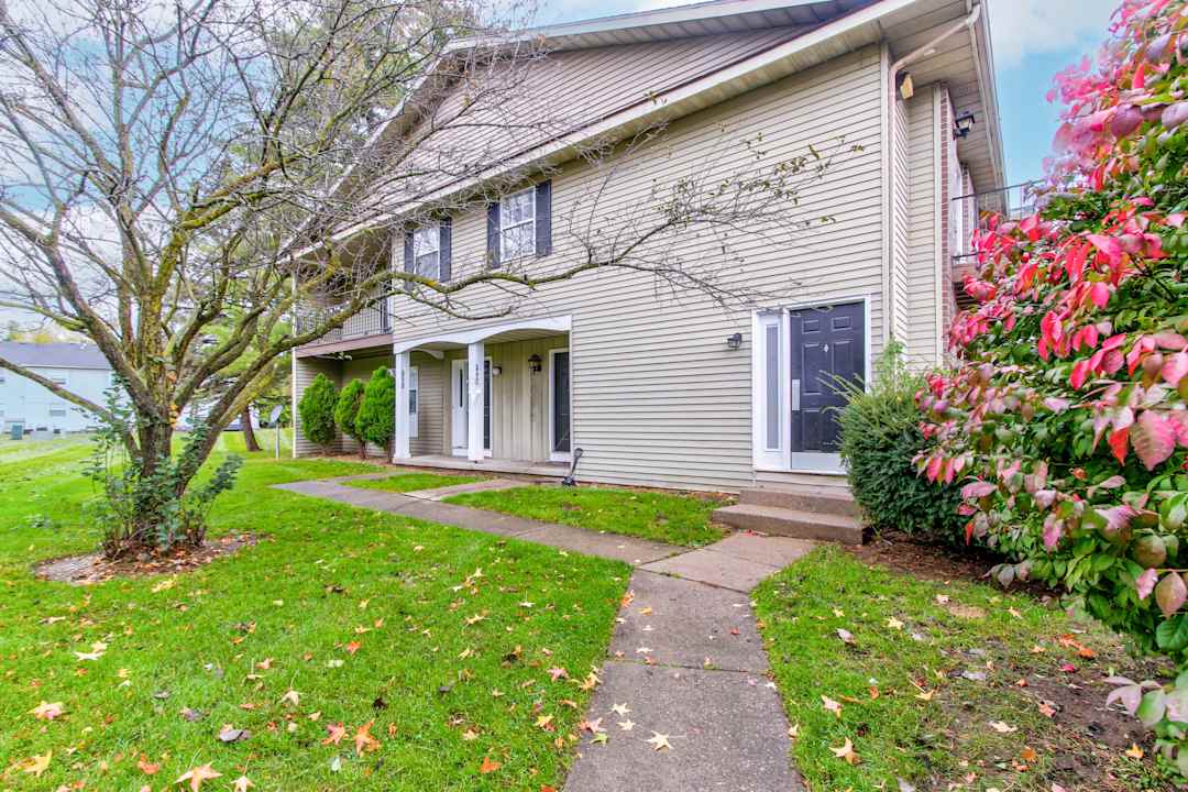 Crosscreeks Apartments and Townhomes Apartments Temperance, MI 48182