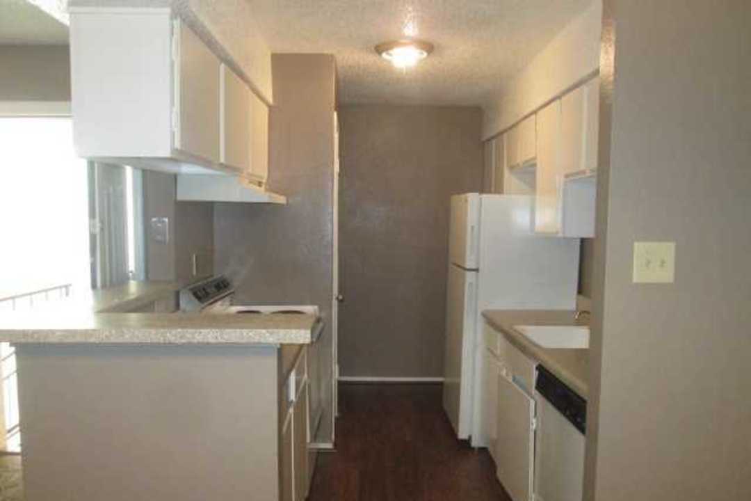 72 New Hemingway apartments odessa texas for Small Room