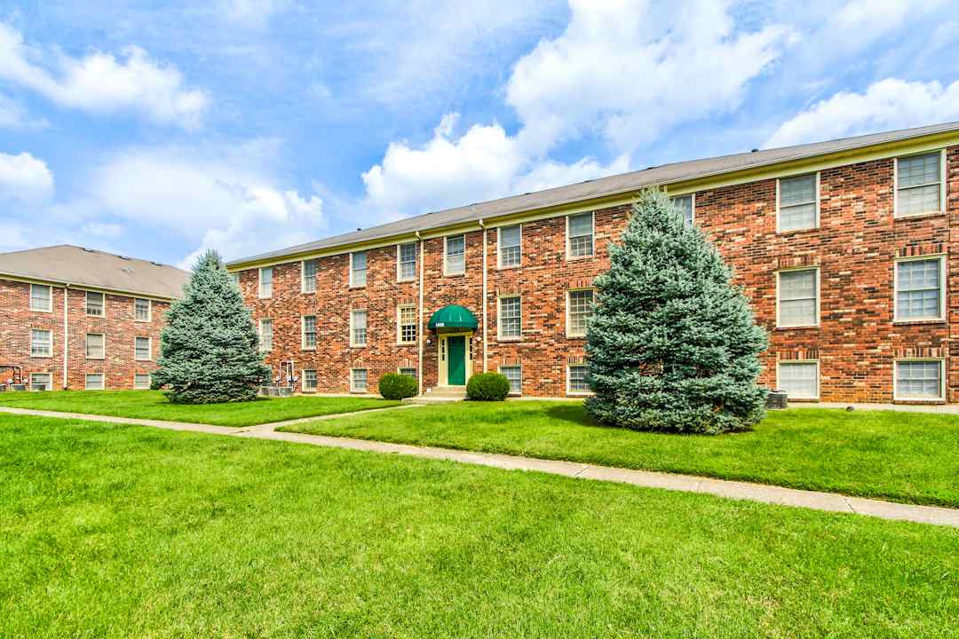 Westbury Harbor Apartments