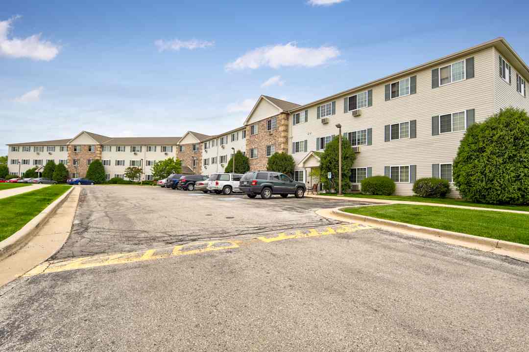Aspenwood Glen 6125 W Bradley Rd Milwaukee Wi Apartments For Rent Rent Com