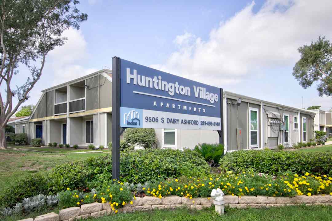 Huntington Village And Cambridge Crossing Apartments - Houston Tx 77099