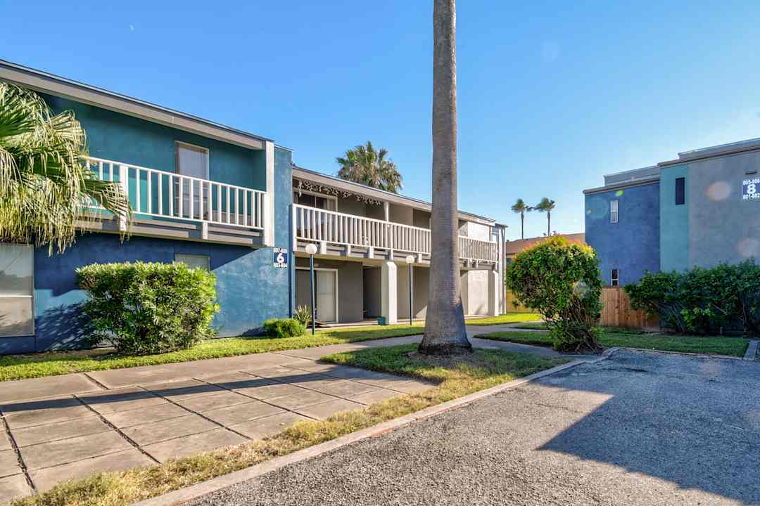 Bay Bluff Apartments 10333 Compton Rd Corpus Christi Tx Apartments For Rent Rent Com