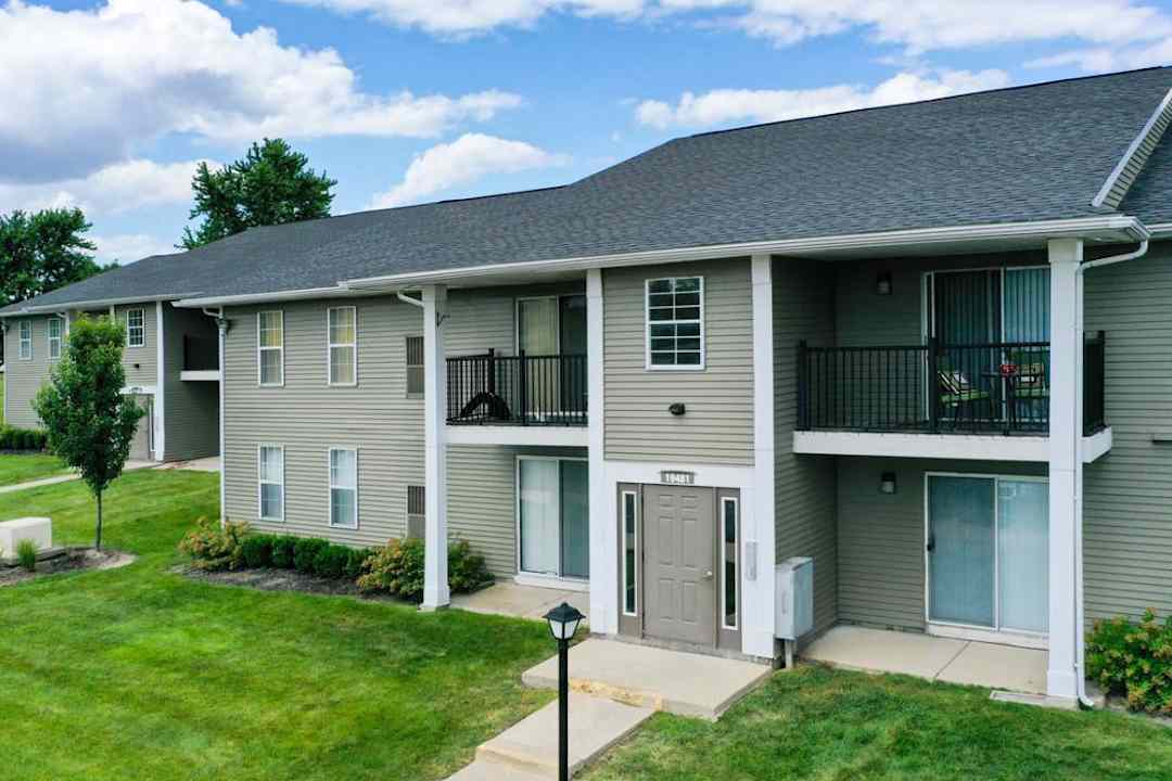 Northridge Meadow Apartments 19439 Northridge Dr Northville Mi Apartments For Rent Rent Com