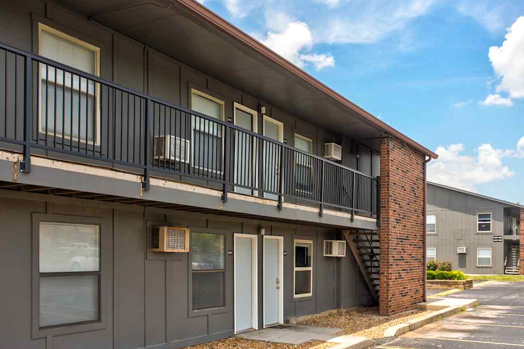 Woodgate Apartments 2120 S Ingram Mill Rd Springfield Mo Apartments For Rent Rent Com