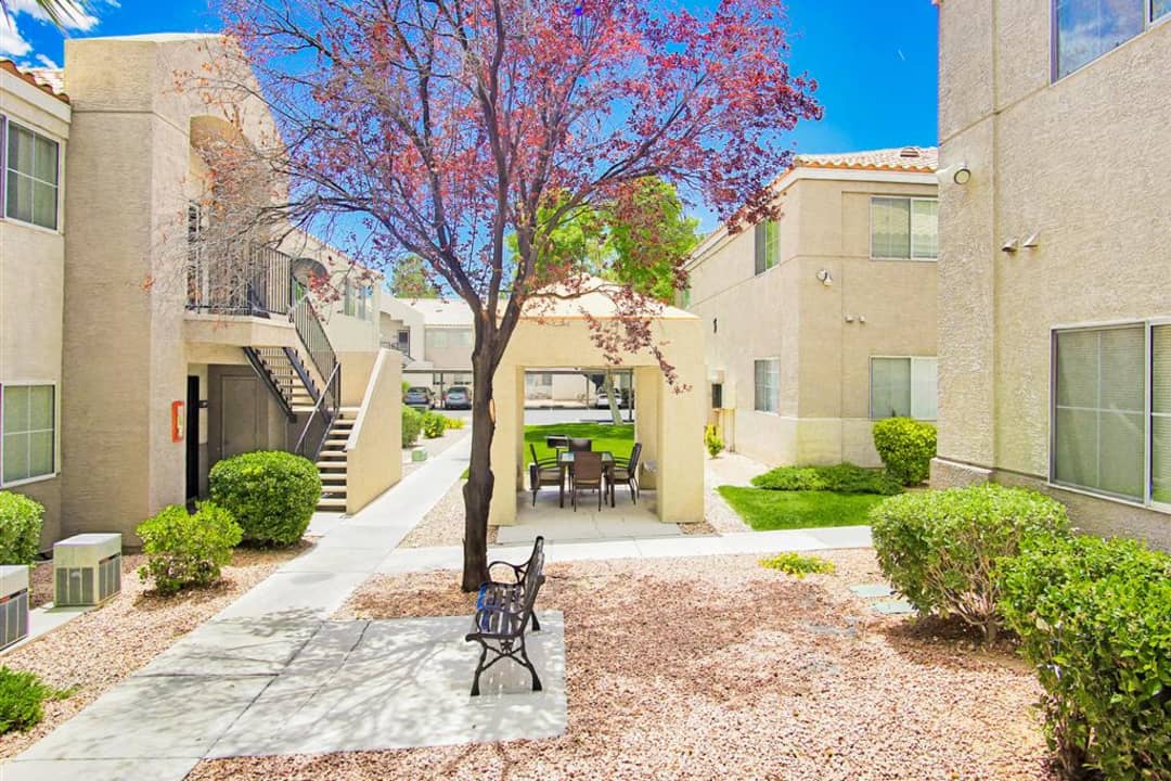Country Club Valley View 55+ Apartments - Las Vegas, NV 89102