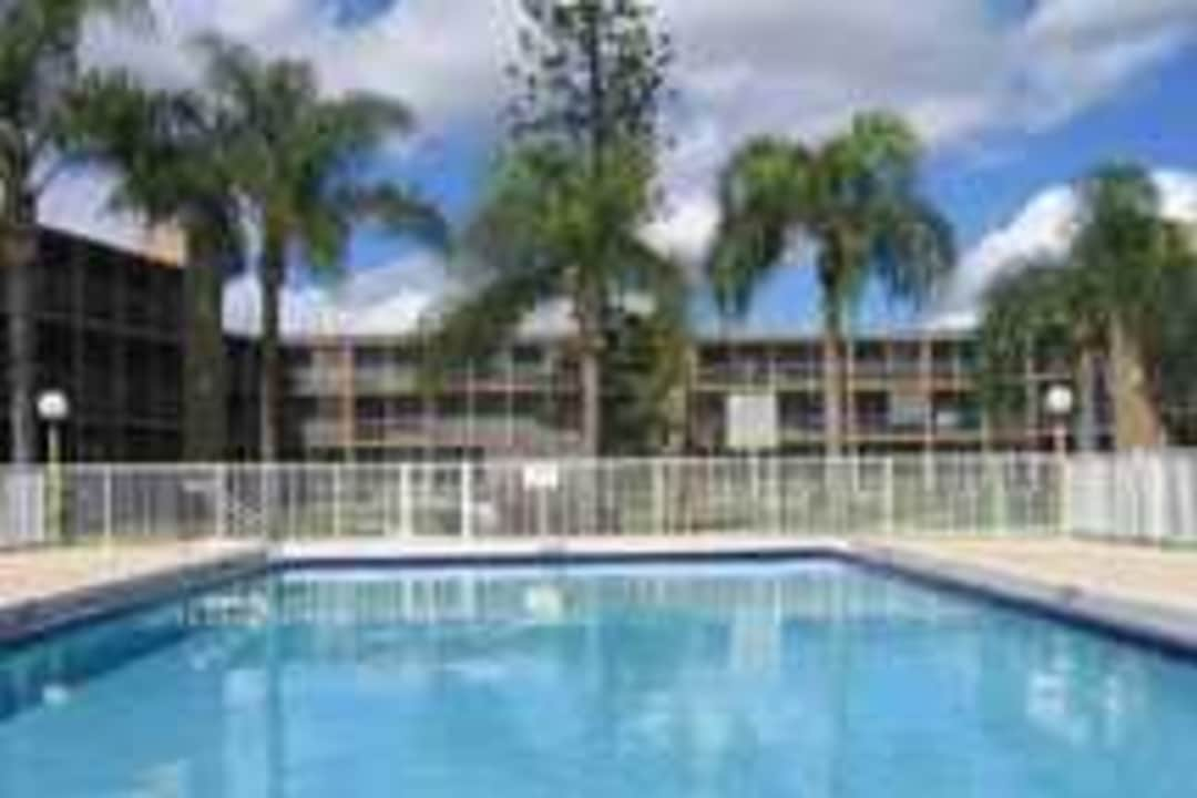 Sunset Club Apartments - South Miami, FL 33143