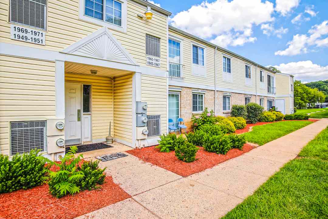 Hillside Apartments, 1896 Crest Dr, Coatesville, PA 19320