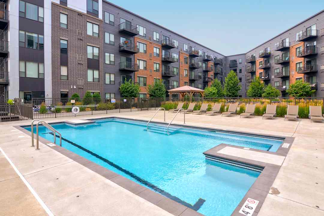 Victoria Park And V2 Apartments 740 Victoria St S Saint Paul Mn Apartments For Rent Rent Com