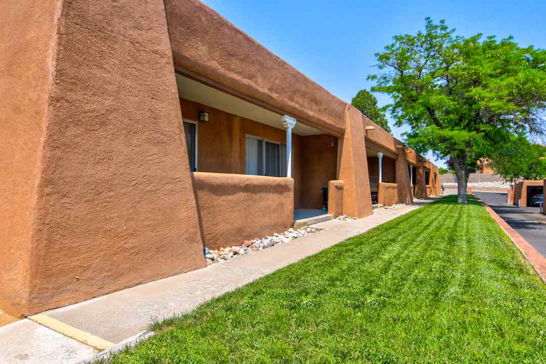 City View Apartments 5350 Justin Dr Nw Albuquerque Nm Apartments For Rent Rent Com