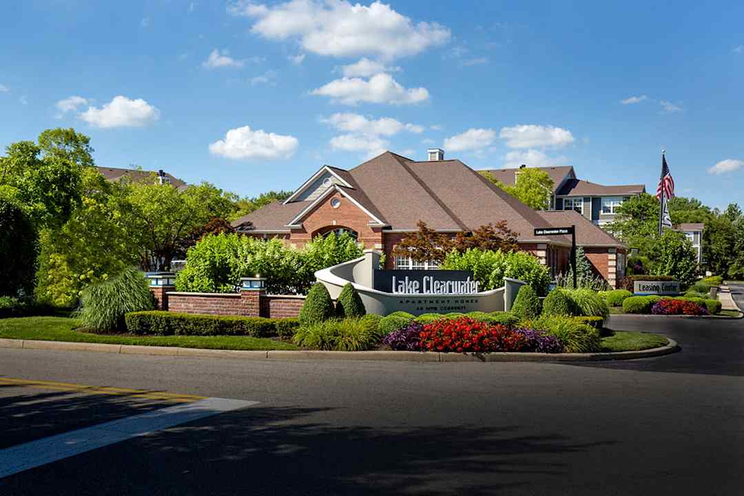 Lake Clearwater Apartments - Indianapolis In 46240