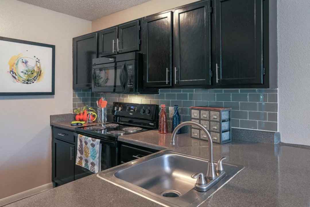 Balcones Club Apartments 9218 Balcones Club Dr Austin Tx Apartments For Rent Rent Com