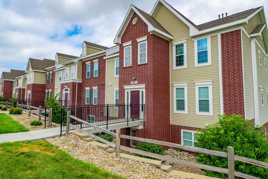 Lynbrook Apartments 19910 Lake Plaza Elkhorn, NE Apartments for