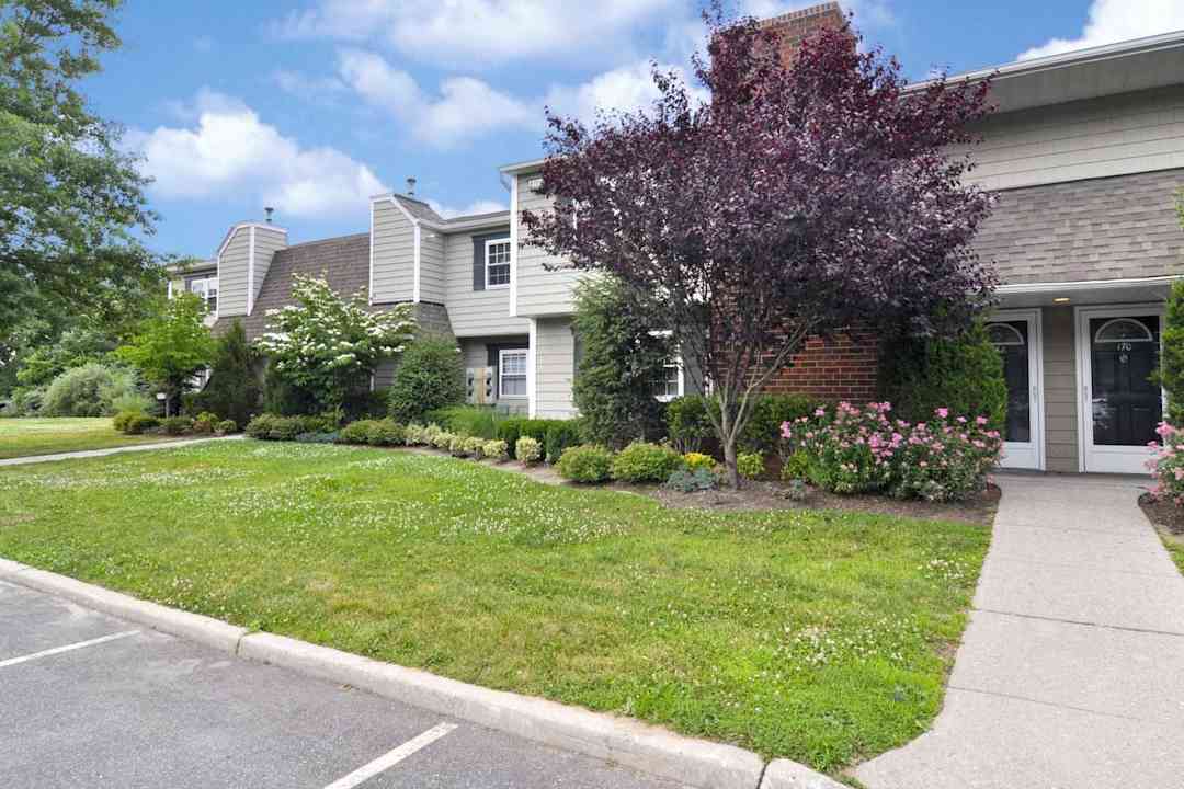 Fairfield Village At Middle Island - 248 Lake Pointe Cir Middle Island Ny Apartments For Rent Rentcom