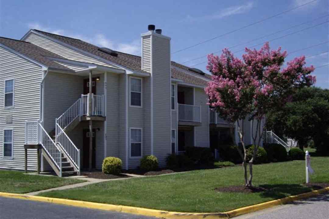 Doria Apartments And Townhomes 5516 Seawall Court Virginia Beach Va Apartments For Rent Rent Com