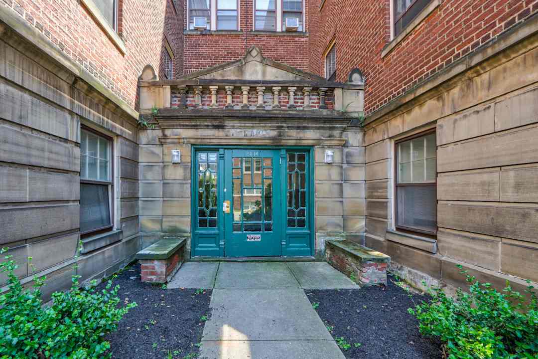 Alpha Apartment Management 2688 Mayfield Road Cleveland Oh Apartments For Rent Rent Com