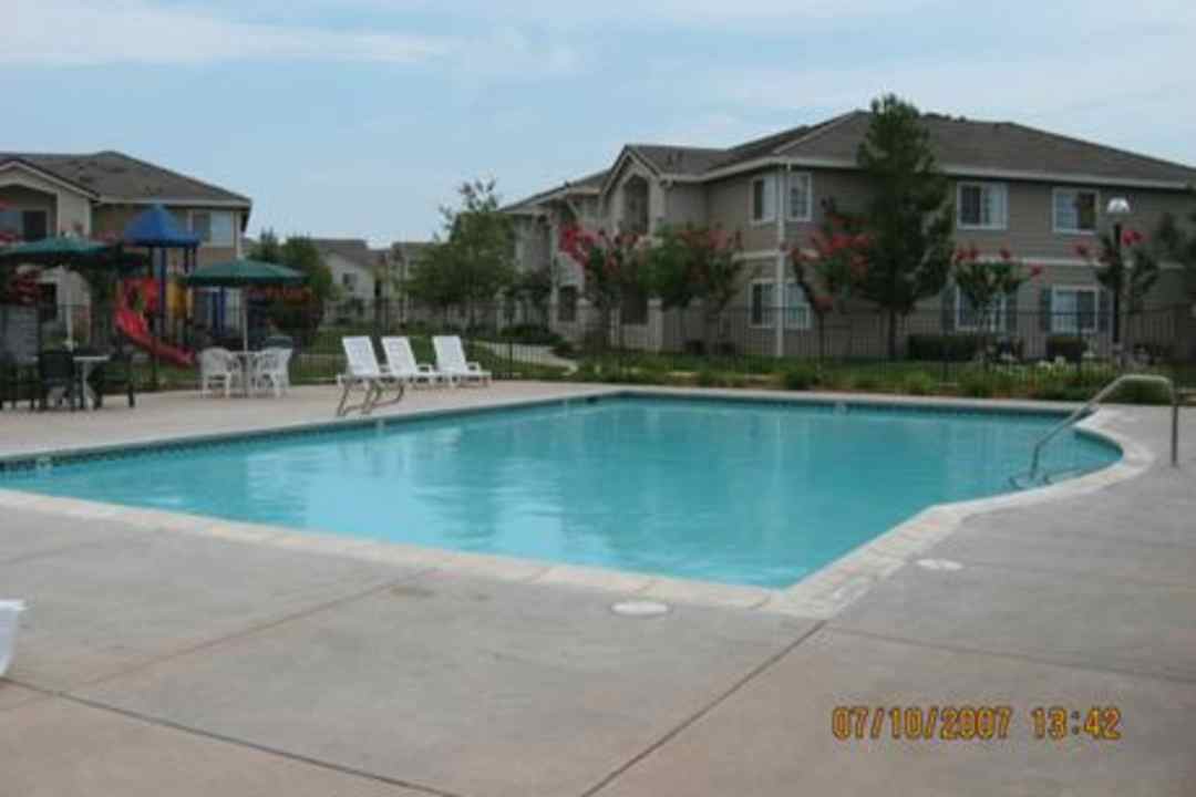 village crossing apartments elk grove