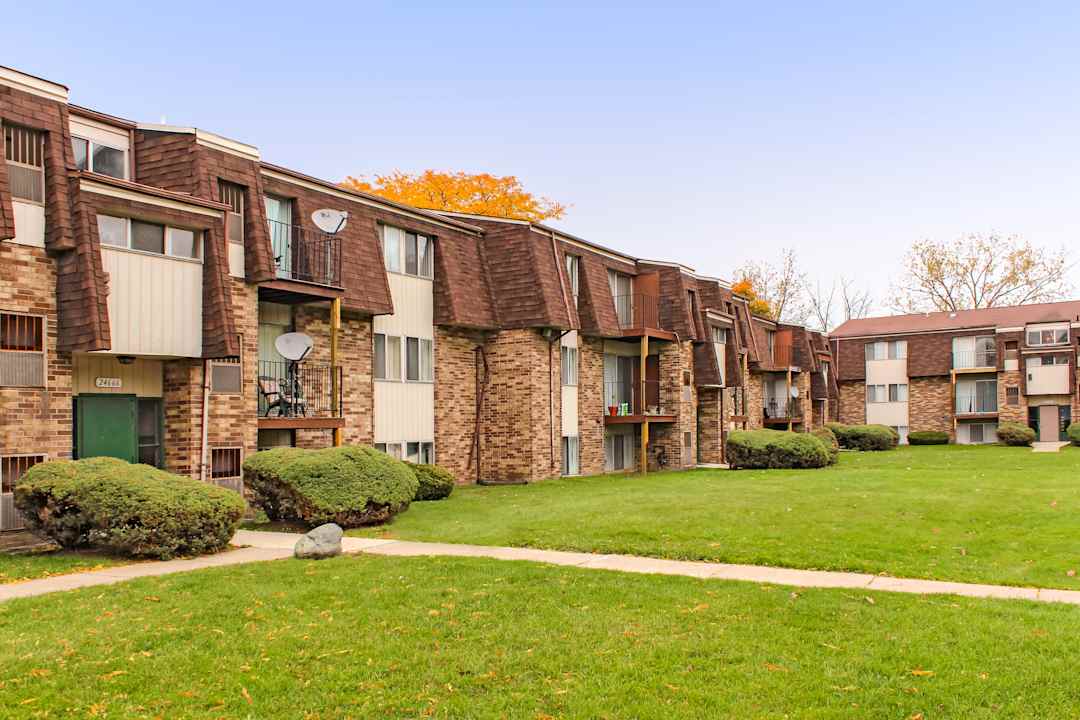 The Glens Apartments 24646 N Elda Ct Harrison Township Mi Apartments For Rent Rent Com