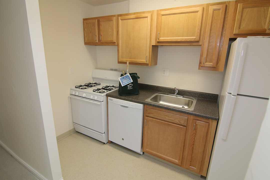 Highland Terrace Apartments - 852 Barnaby St Se Washington Dc Apartments For Rent Rentcom