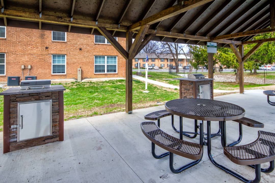 River Chase Apartments - Clarksville, IN 47129