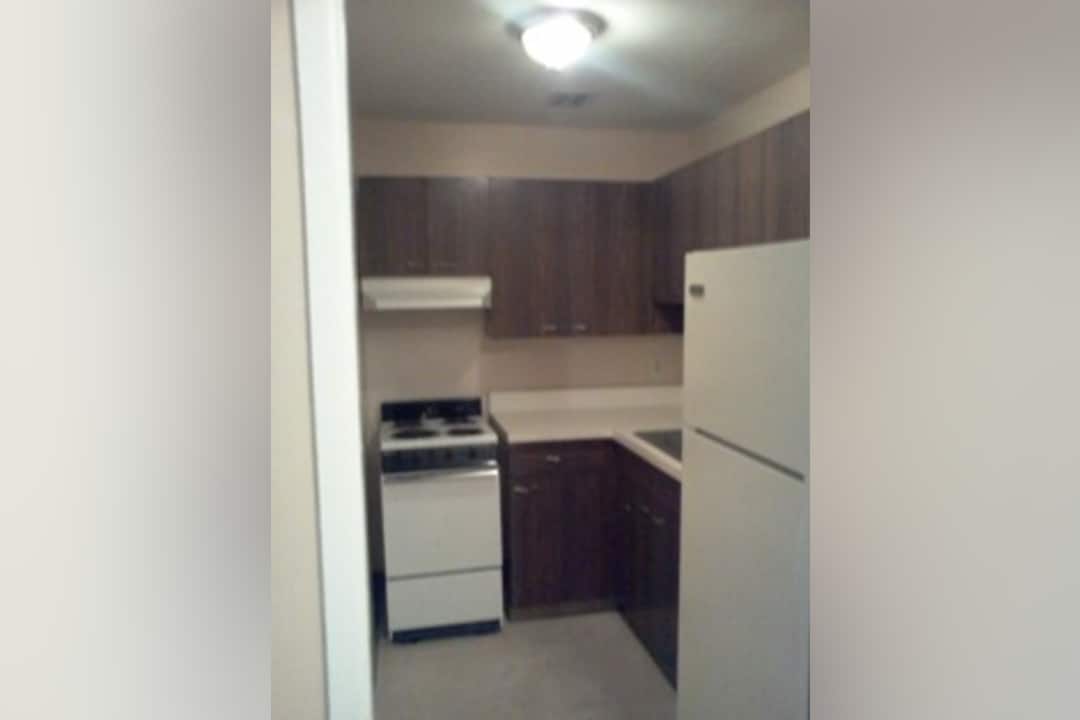 Park High Apartments 127 Gerald St Highland Park Mi Apartments For Rent Rent Com