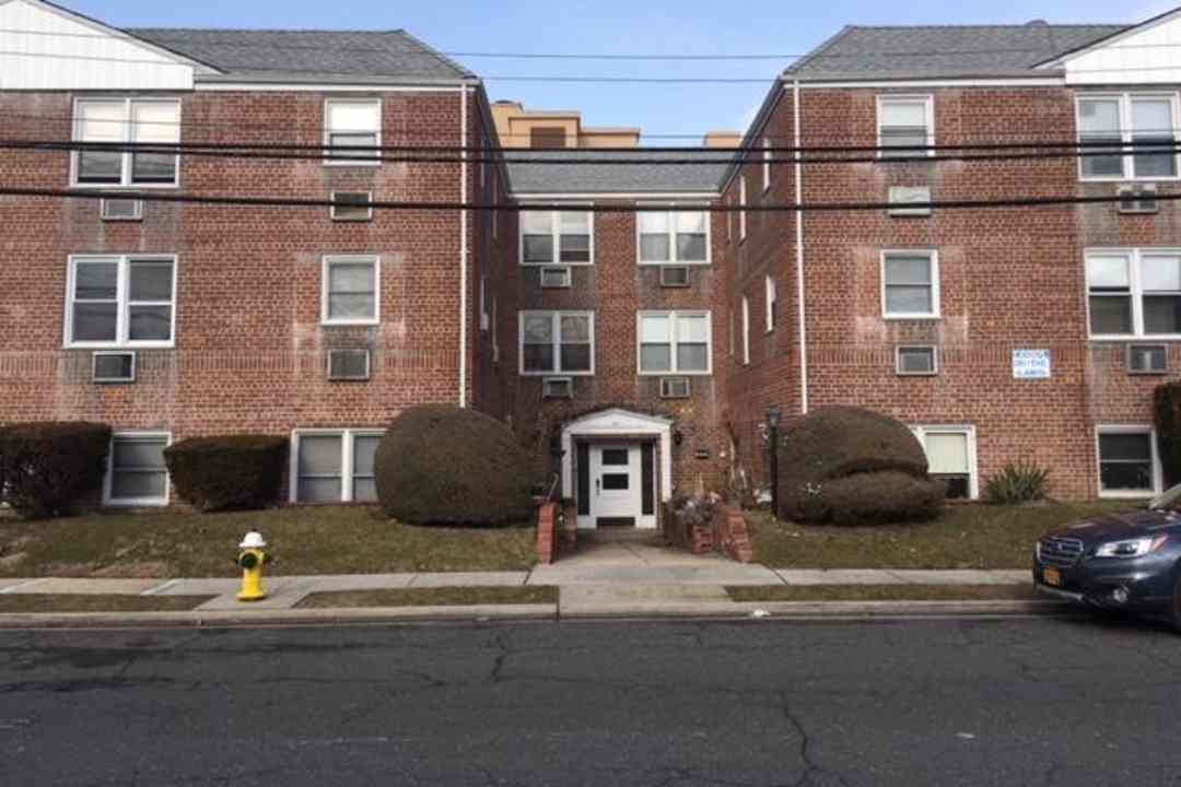 Fairfield Gables At Rockville Centre 91 99 Grand Ave Rockville Centre Ny Apartments For Rent Rent Com