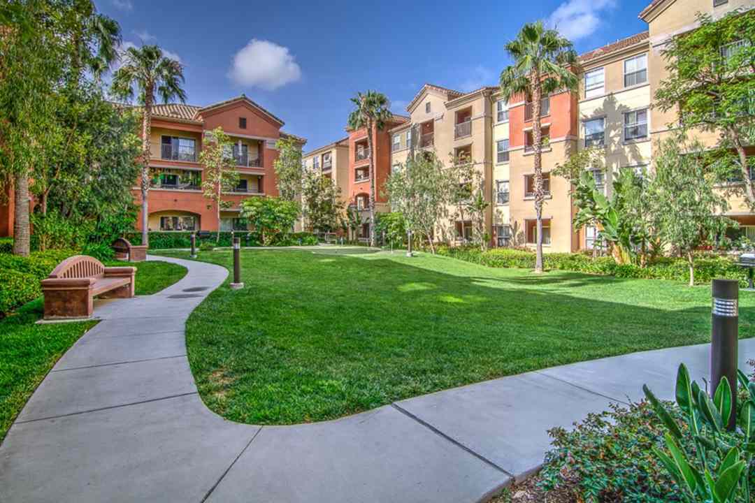 Emerald Isle Senior Living 55 661 N Rose Dr Placentia Ca Apartments For Rent Rent Com