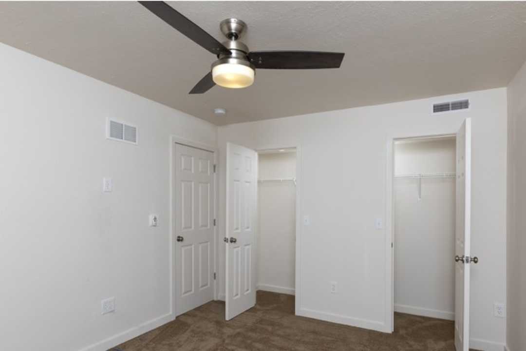 Scotsdale Apartments 1013 E Battlefield St Springfield Mo Apartments For Rent Rent Com