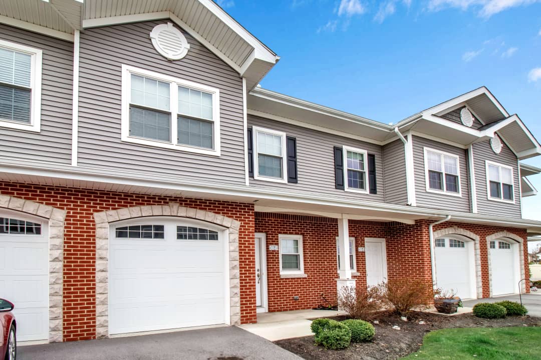 Hunt Club Circle Apartments - East Amherst, NY 14051