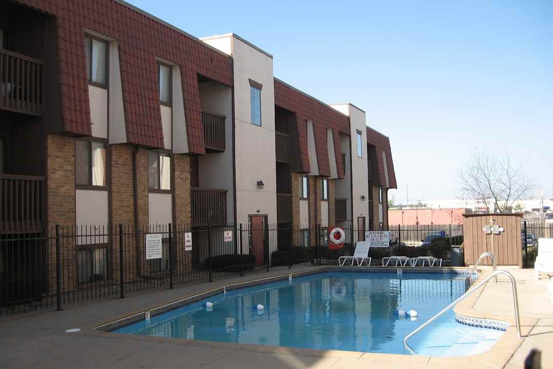 Garden Pines Apartments 8131 E Harry St Wichita Ks Apartments For Rent Rent Com