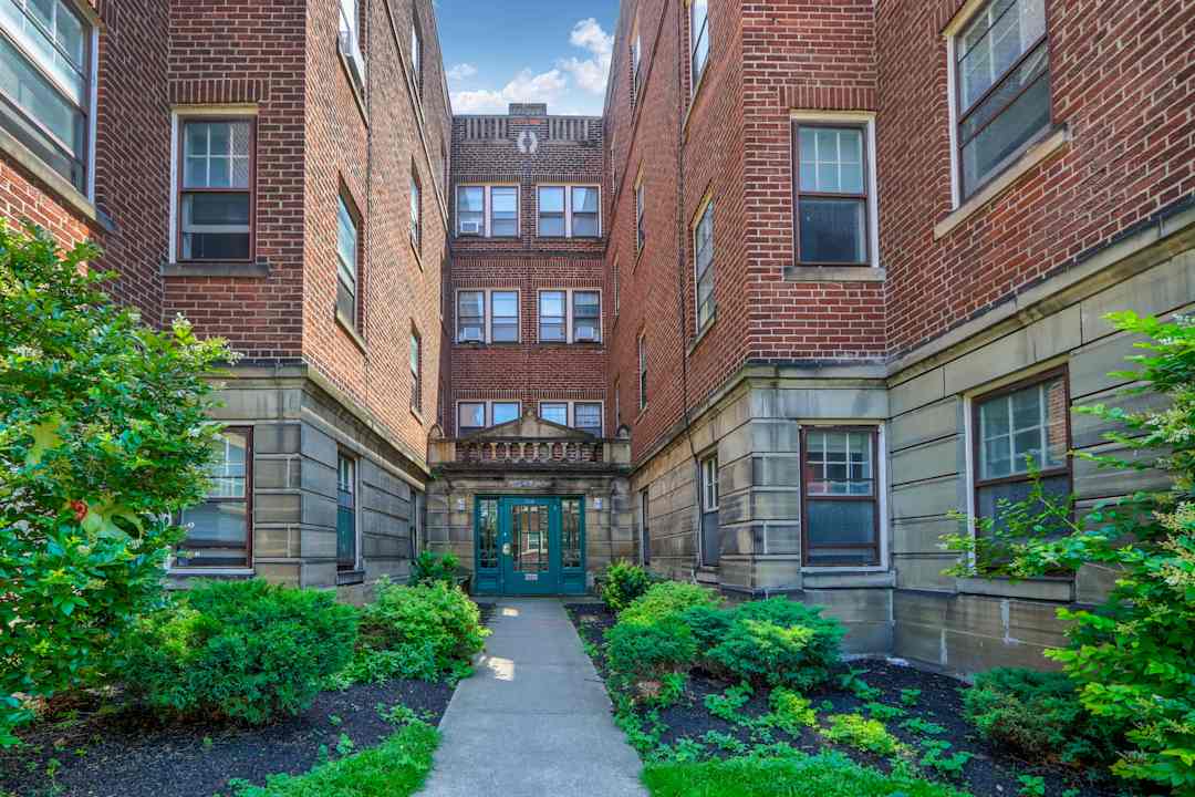 Alpha Apartment Management 2688 Mayfield Road Cleveland Oh Apartments For Rent Rent Com