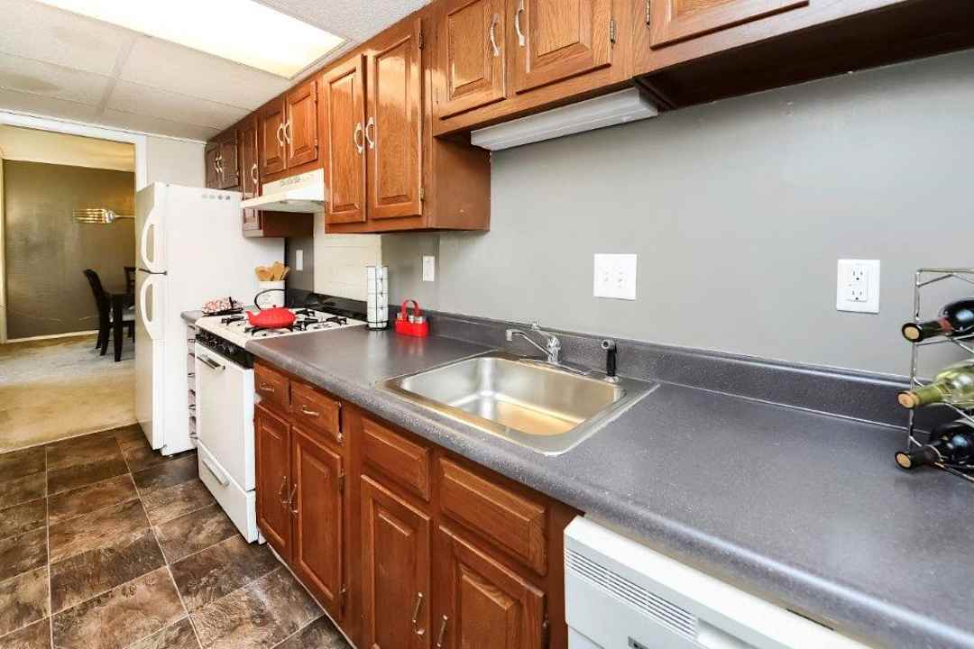 Oxford Manor Apartments Townhomes 5349 Oxford Cir Mechanicsburg Pa Apartments For Rent Rent Com