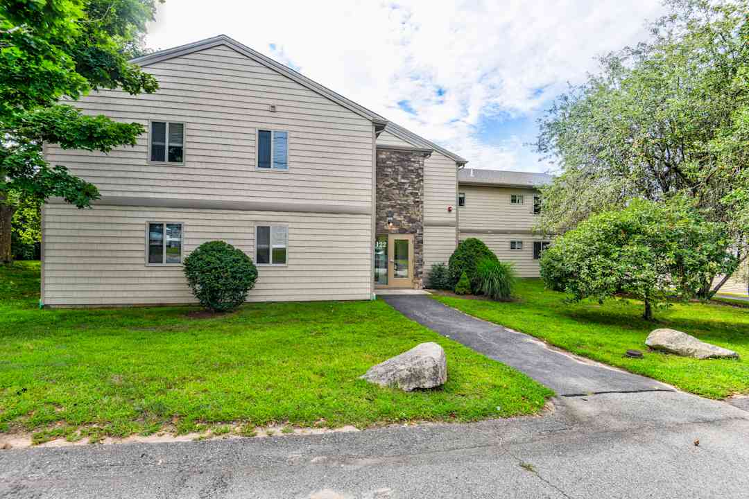 Hidden Brook Apartment Homes 42 W Hill Rd New Bedford Ma Apartments For Rent Rent Com