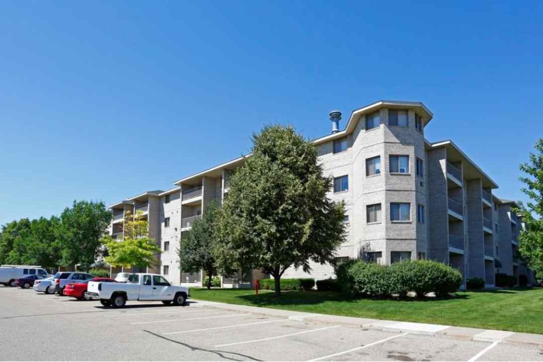 the kingston green apartments saint paul mn 55124