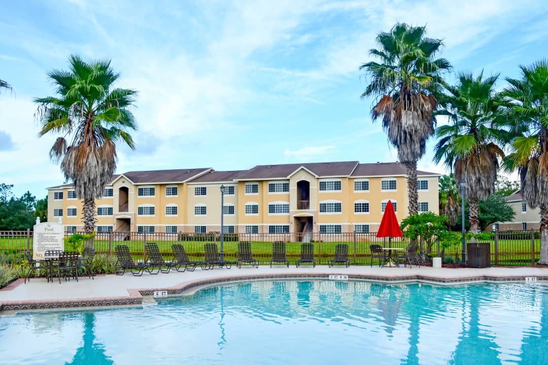 Carolina Club Apartments - Daytona Beach, FL 32114