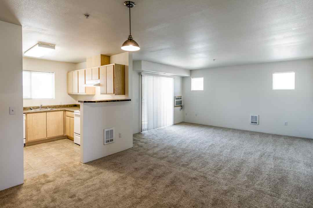 Beau Rivage 4909 E Upriver Dr Spokane Wa Apartments For Rent Rent Com